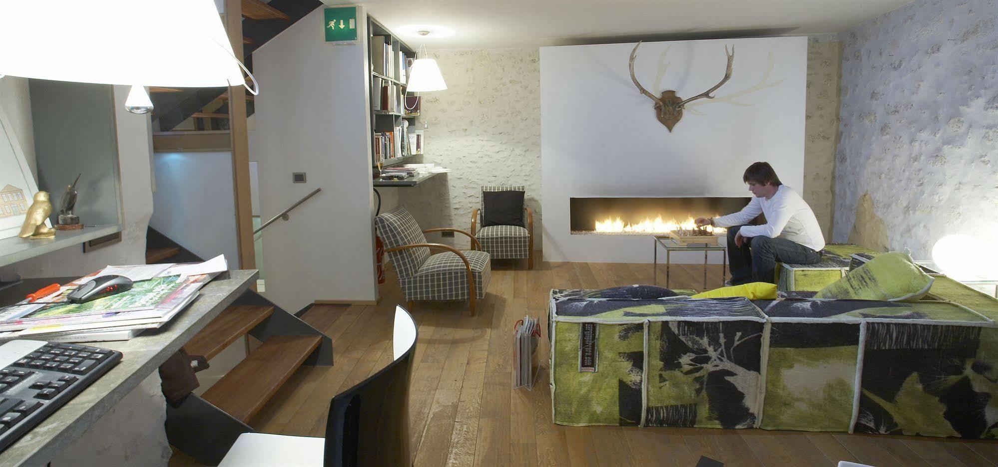 Design Hotel Des Francs Garcons Saint-Sauvant  외부 사진